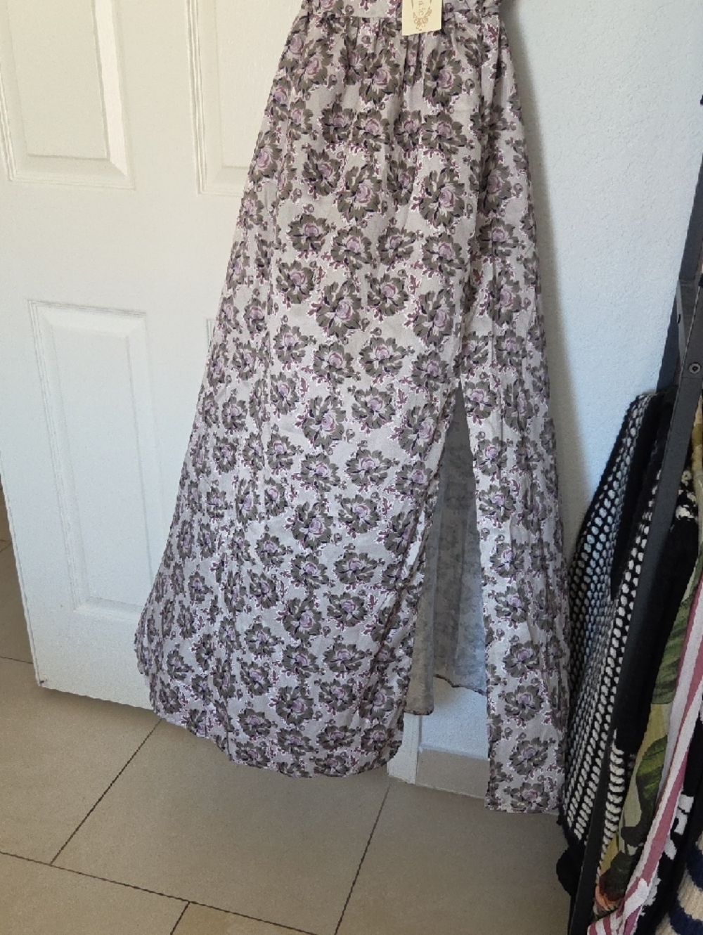 NWT Joyfolie Mauve Floral Maxi Dress with V-Neck Large - Picture 10 of 12